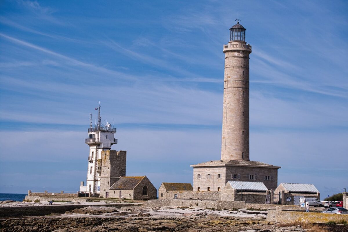 Voyager pendant la tempête Austen : TER suspendus en Normandie et Bretagne, ferries et avions sous surveillance